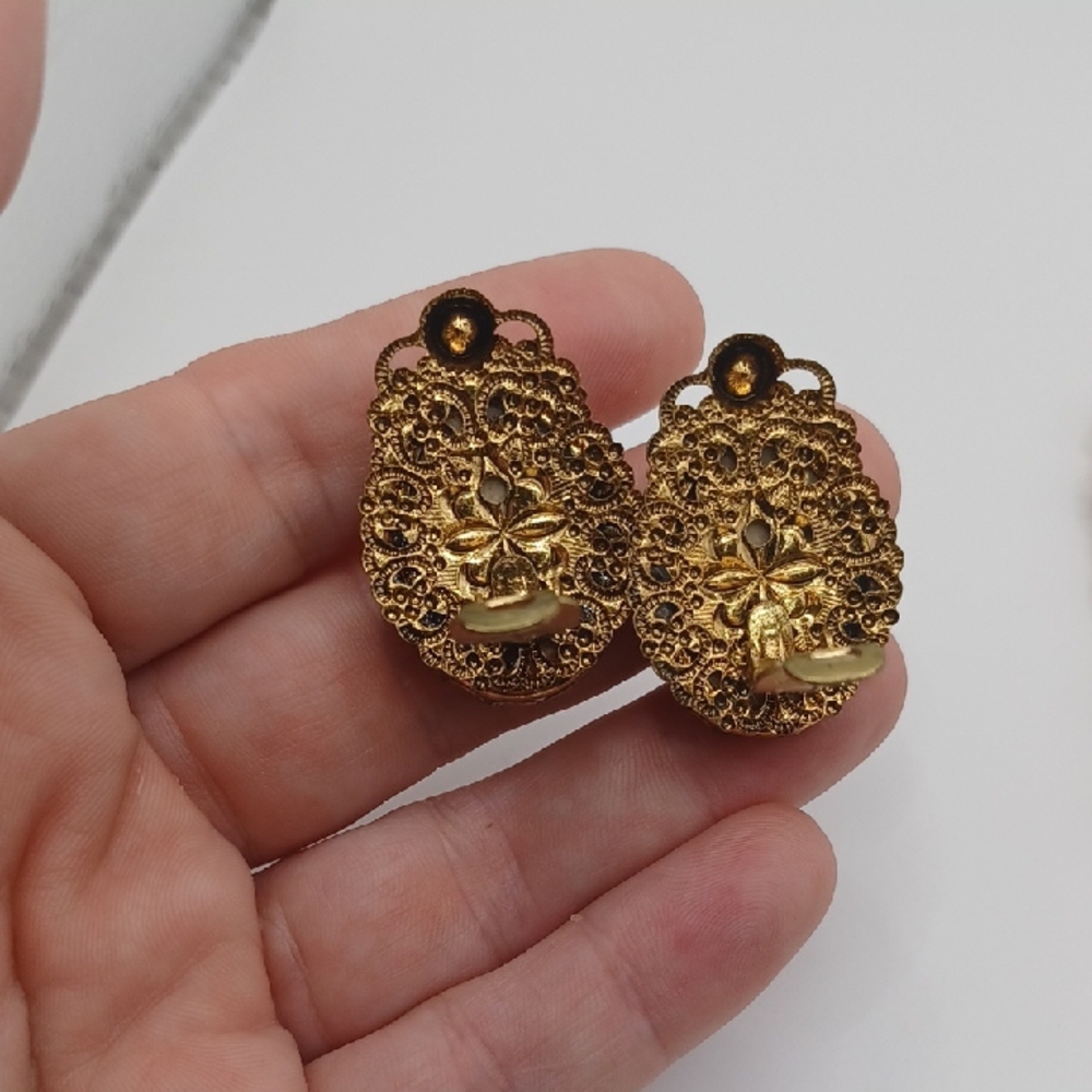 Western Germany Floral Gold Tone Filigree Jewelry Set - Picture 9 of 10